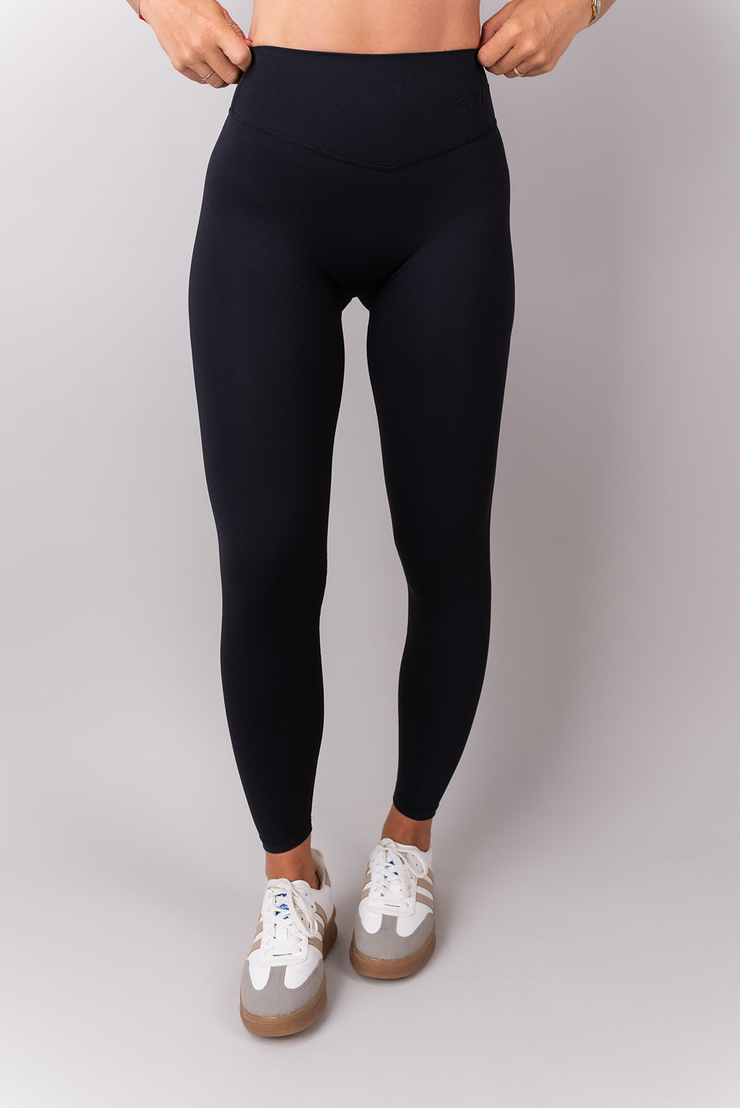 Sleek Classic Tajice