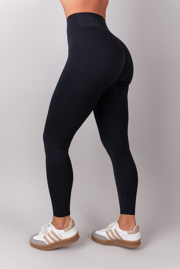 Sleek Classic Tajice