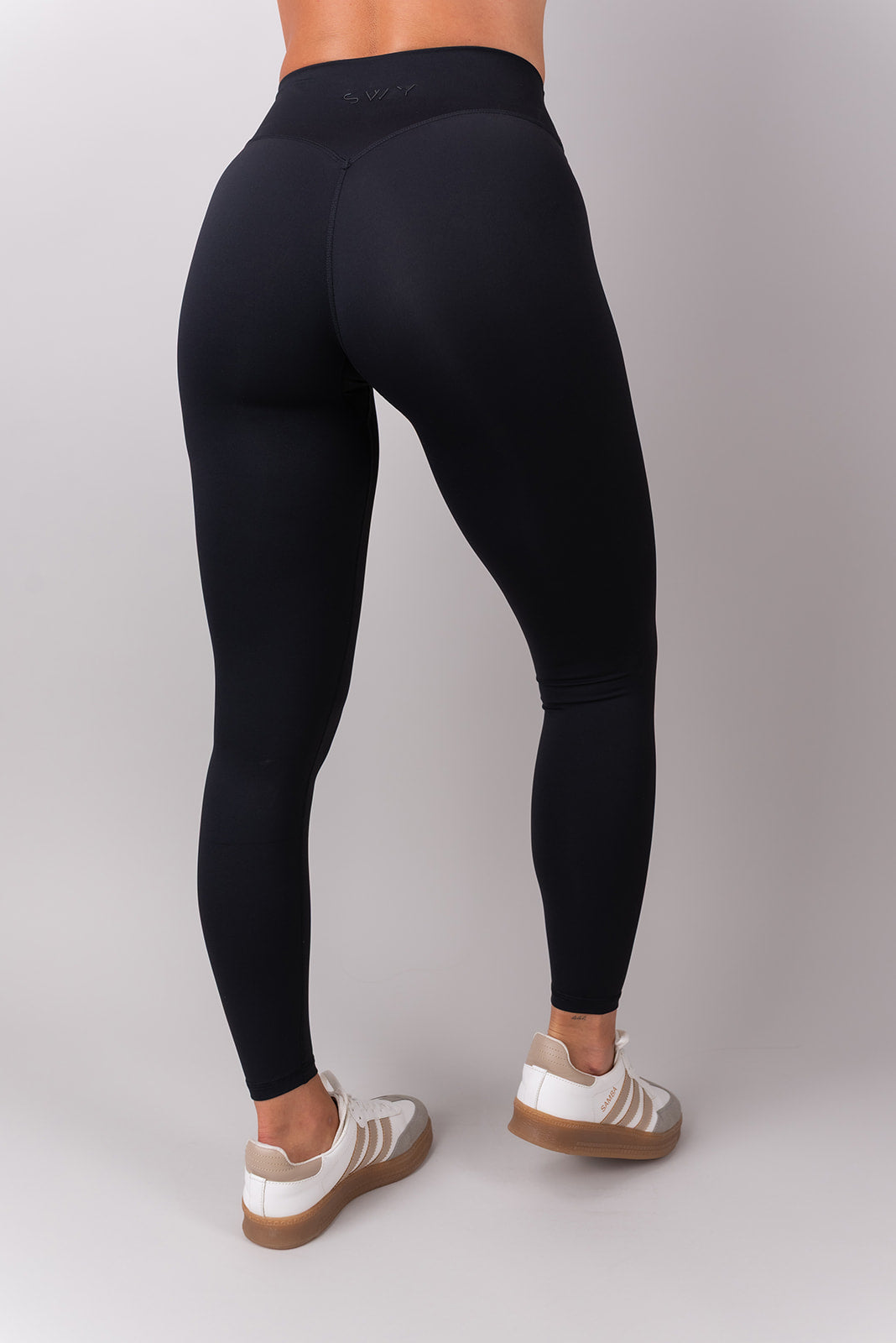 Sleek Classic Tajice