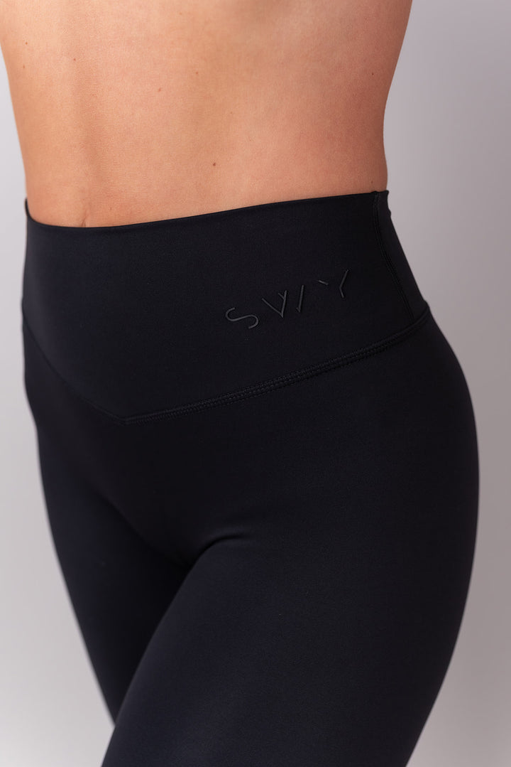 Sleek Classic Tajice