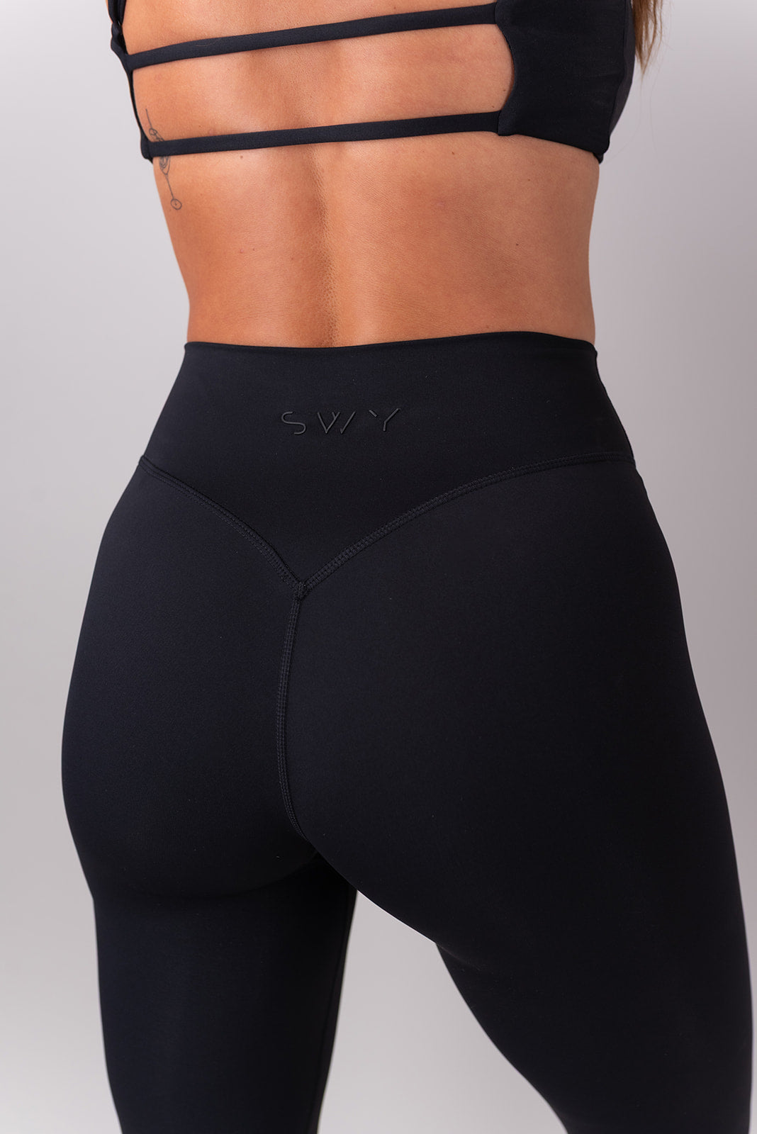 Sleek Classic Tajice